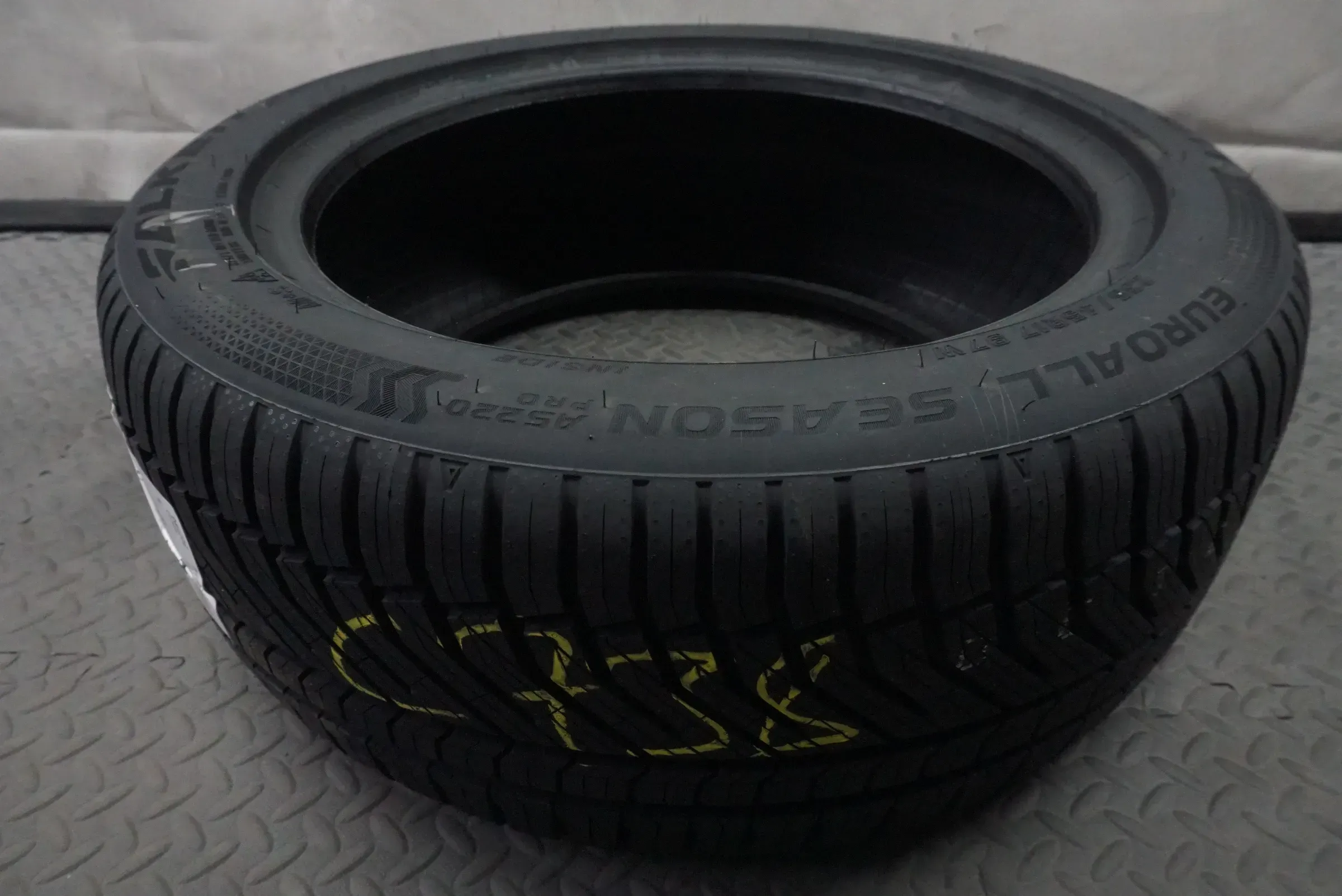 1x 235/45R17 97W Falken Euroall Season AS220 PRO Allwetterreifen 2024 Neu C738 - Bild 1